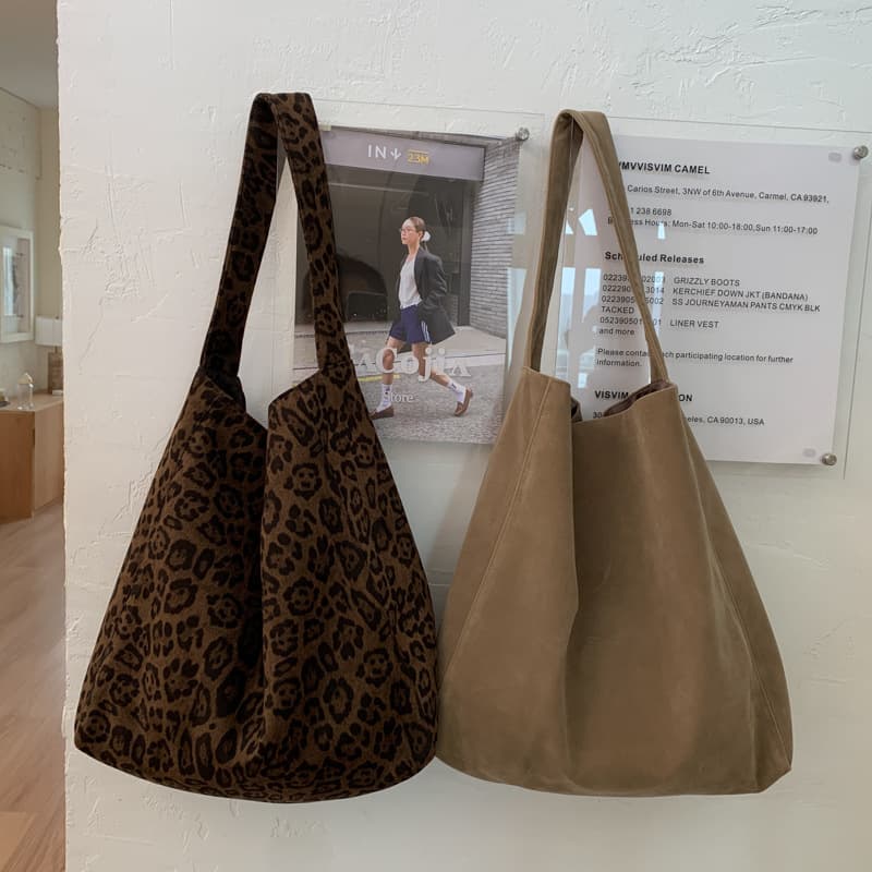 202 early autumn new niche design shoulder bag woolen fabric tote bag trendy personality simple women's bag 3
