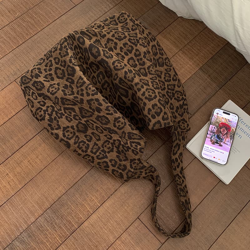 202 early autumn new niche design shoulder bag woolen fabric tote bag trendy personality simple women's bag 5