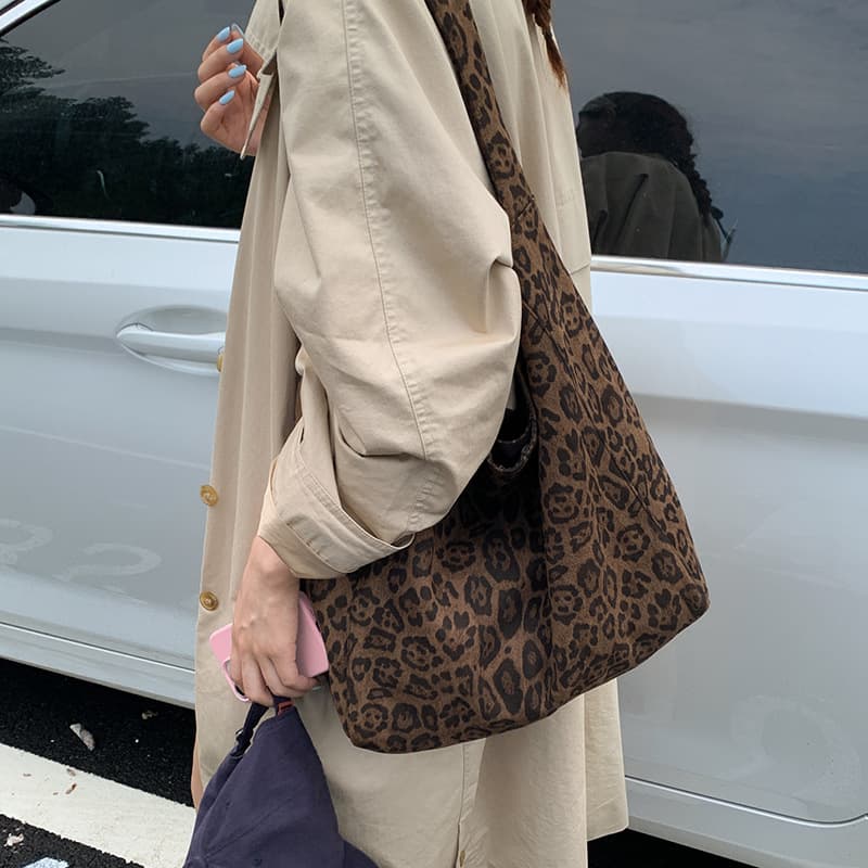 202 early autumn new niche design shoulder bag woolen fabric tote bag trendy personality simple women's bag 7