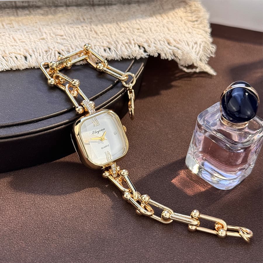 High-end niche bracelet watch, light luxury creative square multi-faceted glass quartz watch chain, middle-aged small watch 3