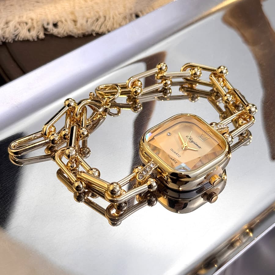 High-end niche bracelet watch, light luxury creative square multi-faceted glass quartz watch chain, middle-aged small watch 4