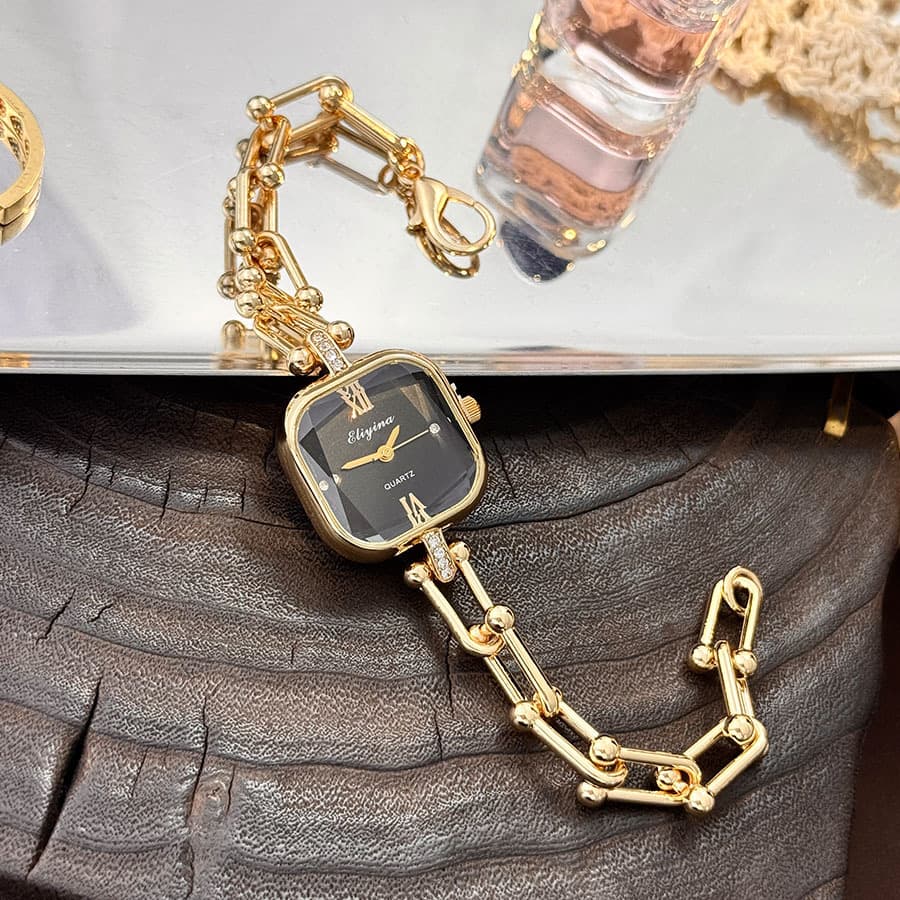 High-end niche bracelet watch, light luxury creative square multi-faceted glass quartz watch chain, middle-aged small watch 10