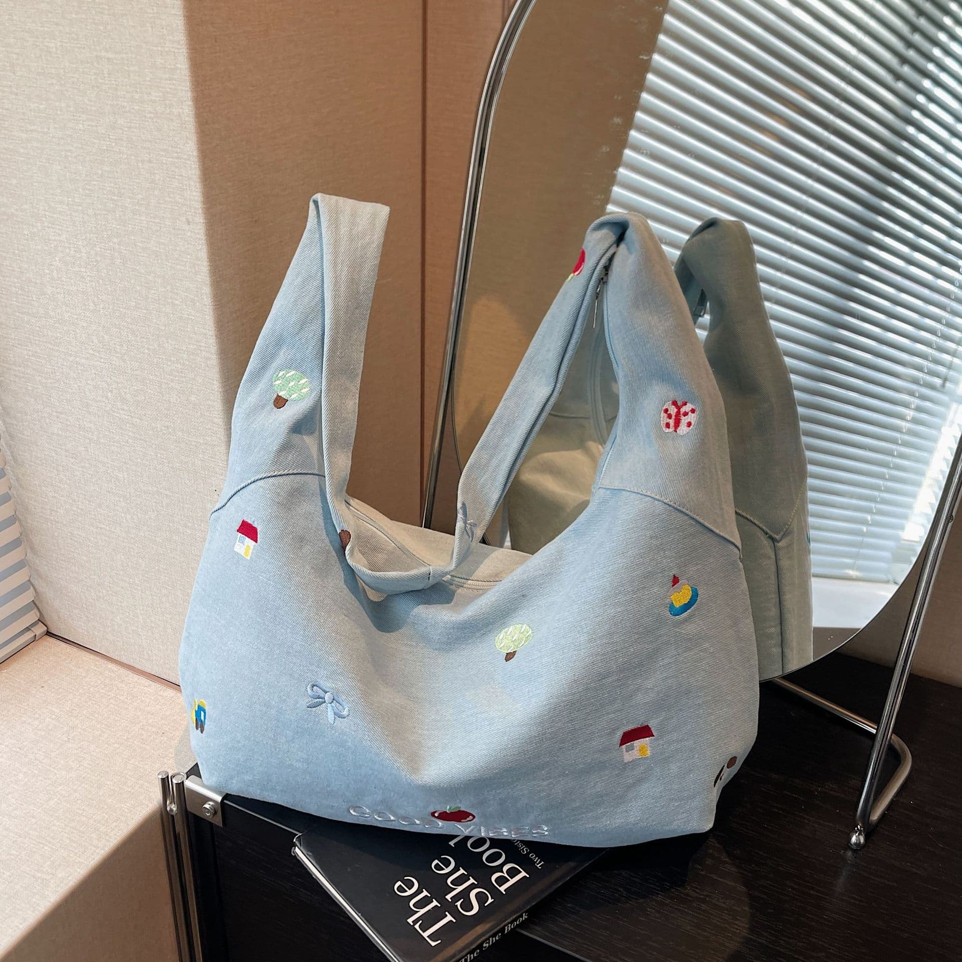 Large-capacity class canvas bag for women's literary commuter zipper bag crossbody bag versatile embroidered denim tote bag 7