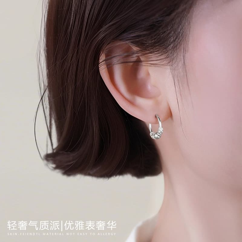 Fashionable and light luxury transfer bead earrings, feminine, versatile, exquisite hollow design, high-end niche daily earrings 4
