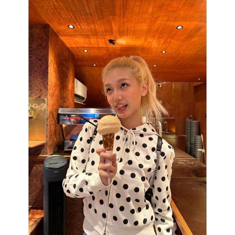 American retro white polka dot long-sleeved zipper cardigan sweatshirt for women early autumn new design versatile jacket short style 7