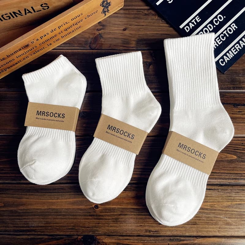 100% pure cotton Xinjiang cotton socks men's and women's sports socks black and white solid color autumn and winter four seasons student deodorant socks for couples