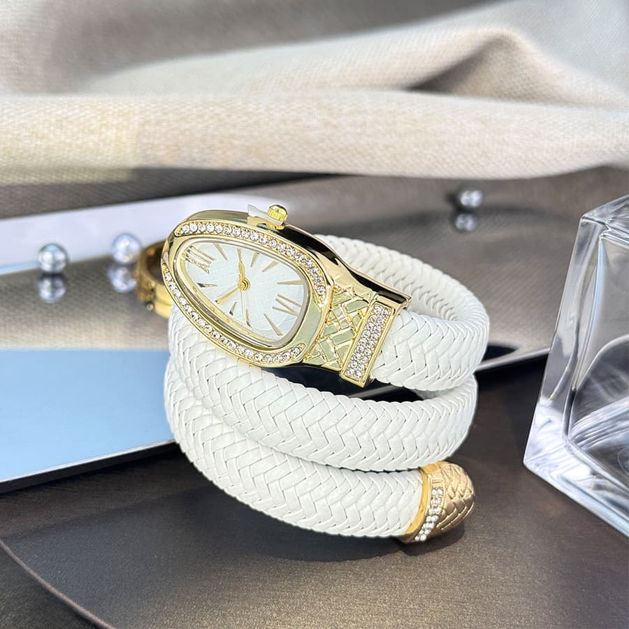 Foreign trade snake-shaped women's bracelet watch spot creative versatile quartz watch wholesale personalized bracelet watch wholesale manufacturer 4