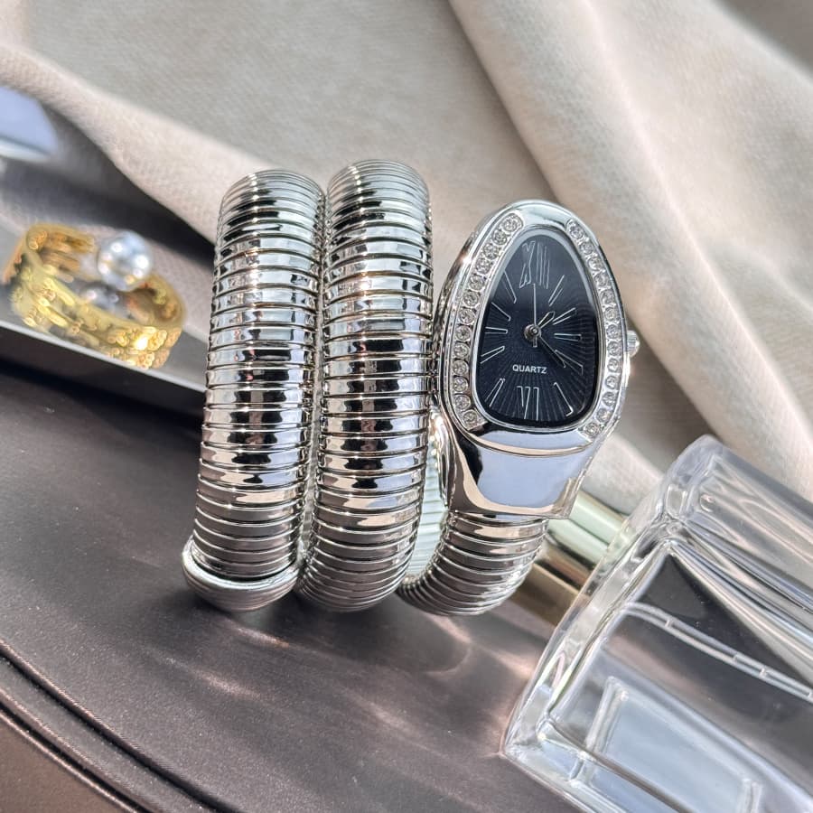 Foreign trade snake-shaped women's bracelet watch spot creative versatile quartz watch wholesale personalized bracelet watch wholesale manufacturer 5