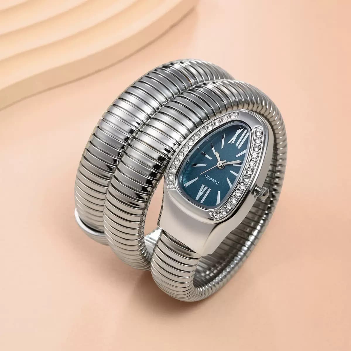 Foreign trade snake-shaped women's bracelet watch spot creative versatile quartz watch wholesale personalized bracelet watch wholesale manufacturer 7