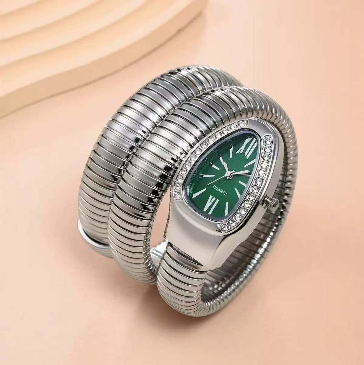 Foreign trade snake-shaped women's bracelet watch spot creative versatile quartz watch wholesale personalized bracelet watch wholesale manufacturer 10