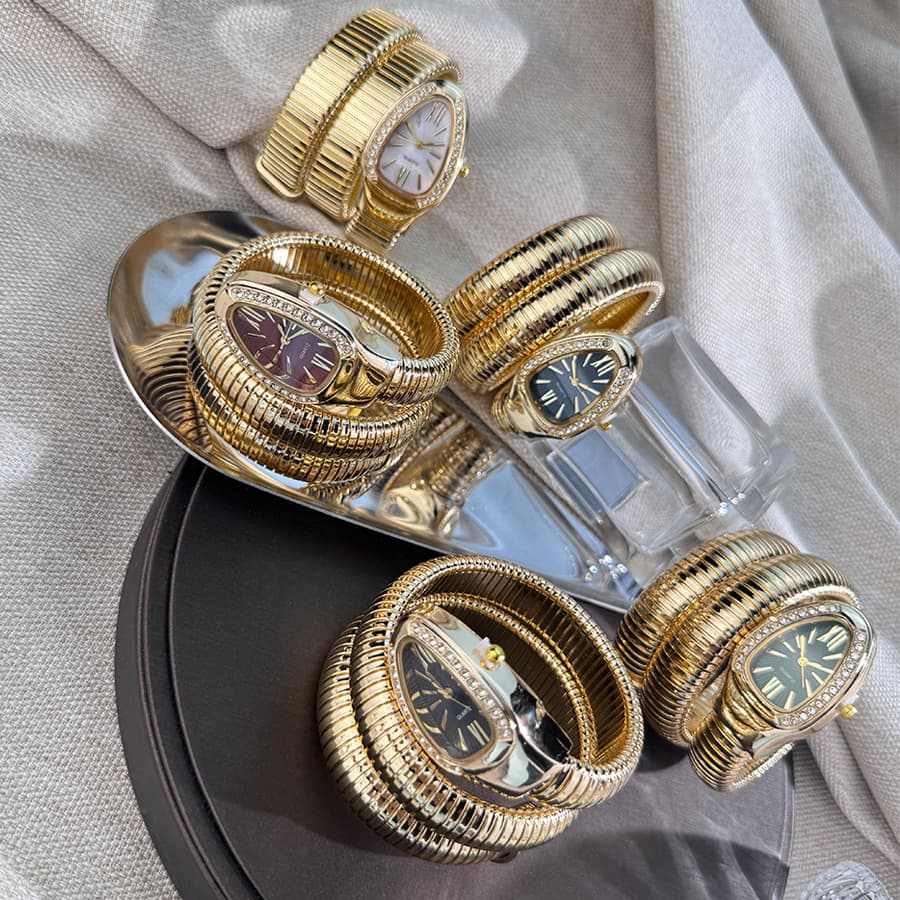 Foreign trade snake-shaped women's bracelet watch spot creative versatile quartz watch wholesale personalized bracelet watch wholesale manufacturer 1
