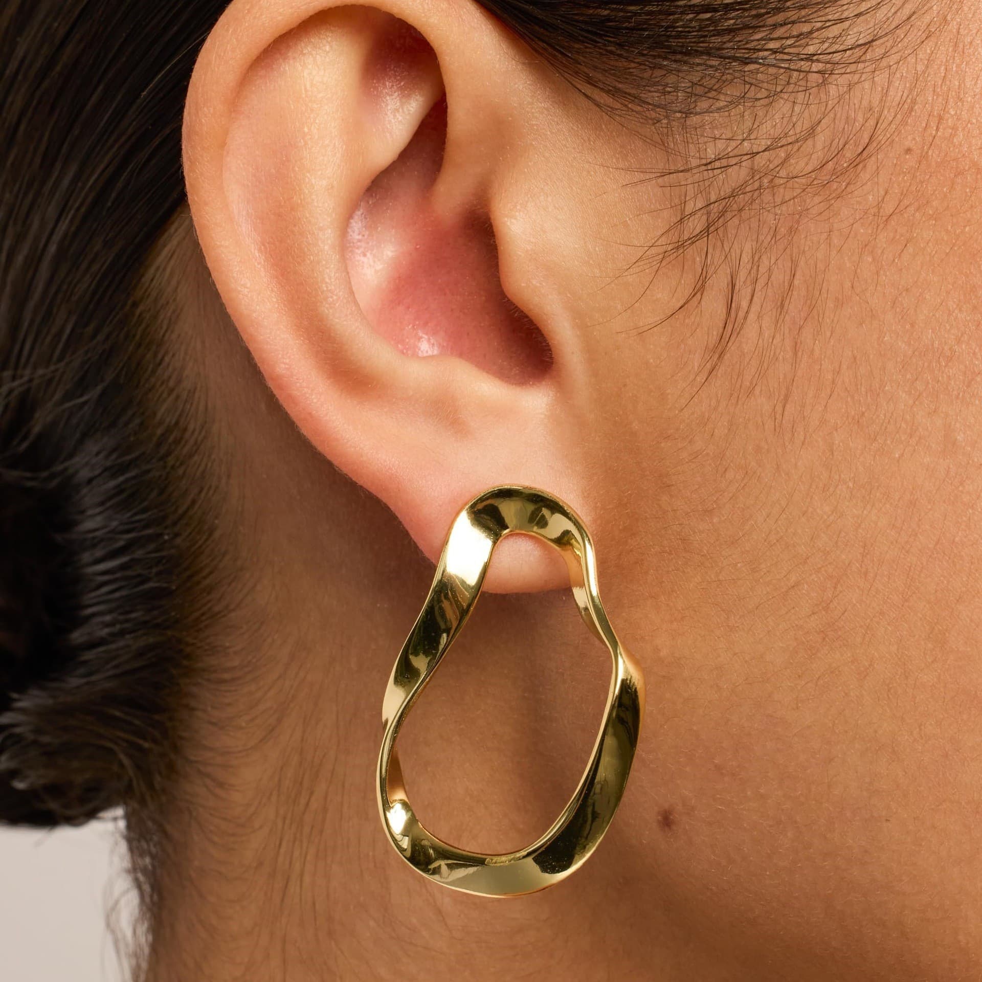 Brass electroplated real gold cross-border ladies 14K wave shaped personalized pendant earrings lightweight twisted infinite ring manufacturer
