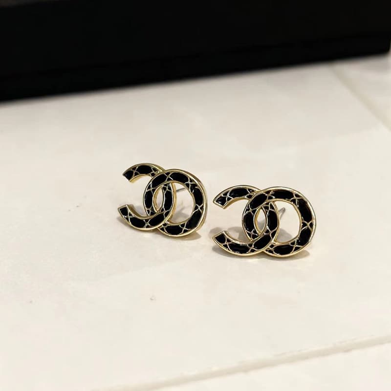 Small fragrant style rhombus pattern pink black oil dripping half rhombus earrings for women light luxury fragrant grandma double c ear jewelry exquisite 4