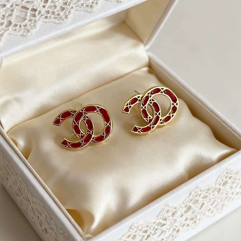 Small fragrant style rhombus pattern pink black oil dripping half rhombus earrings for women light luxury fragrant grandma double c ear jewelry exquisite 1