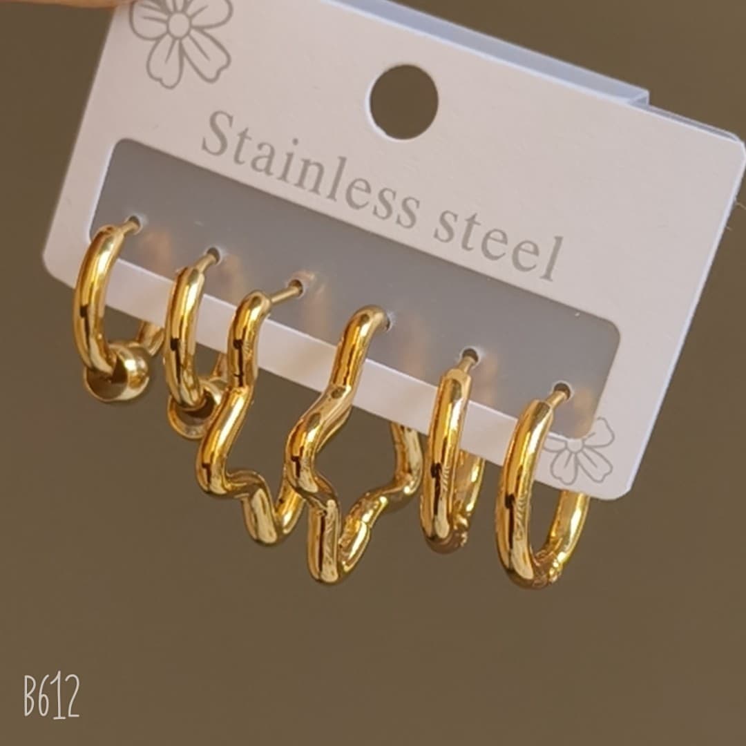 High-quality stainless steel earrings love set for women, light luxury, high-end, non-fading titanium steel earrings, fashionable and versatile earrings 5