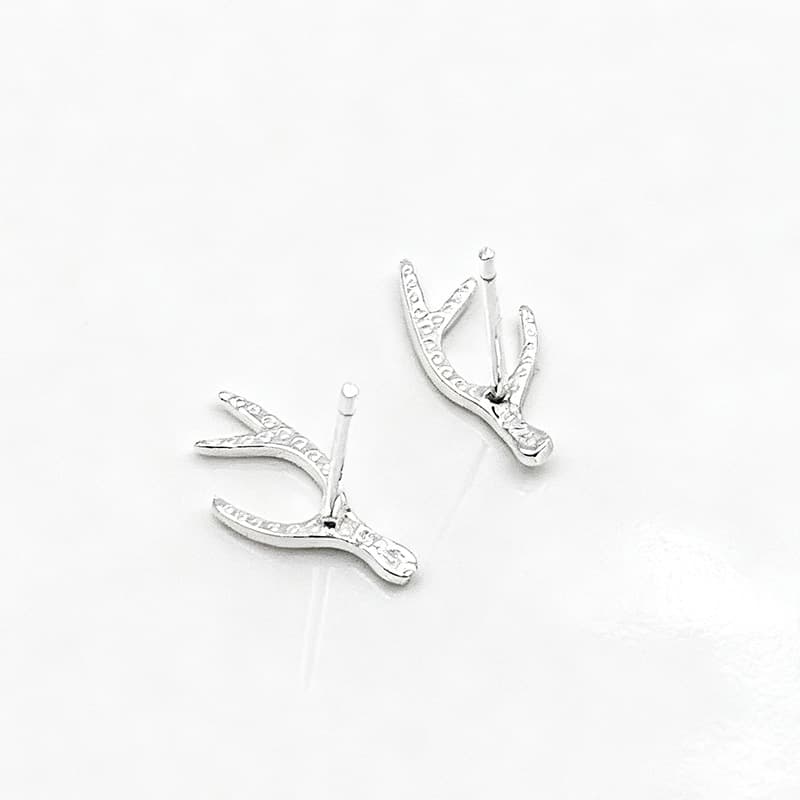S925 sterling silver stud earrings for women, exquisite and simple antler-shaped earrings, suitable for daily commuting to work. 3
