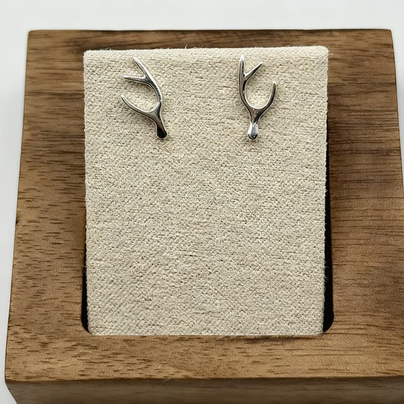 S925 sterling silver stud earrings for women, exquisite and simple antler-shaped earrings, suitable for daily commuting to work. 5