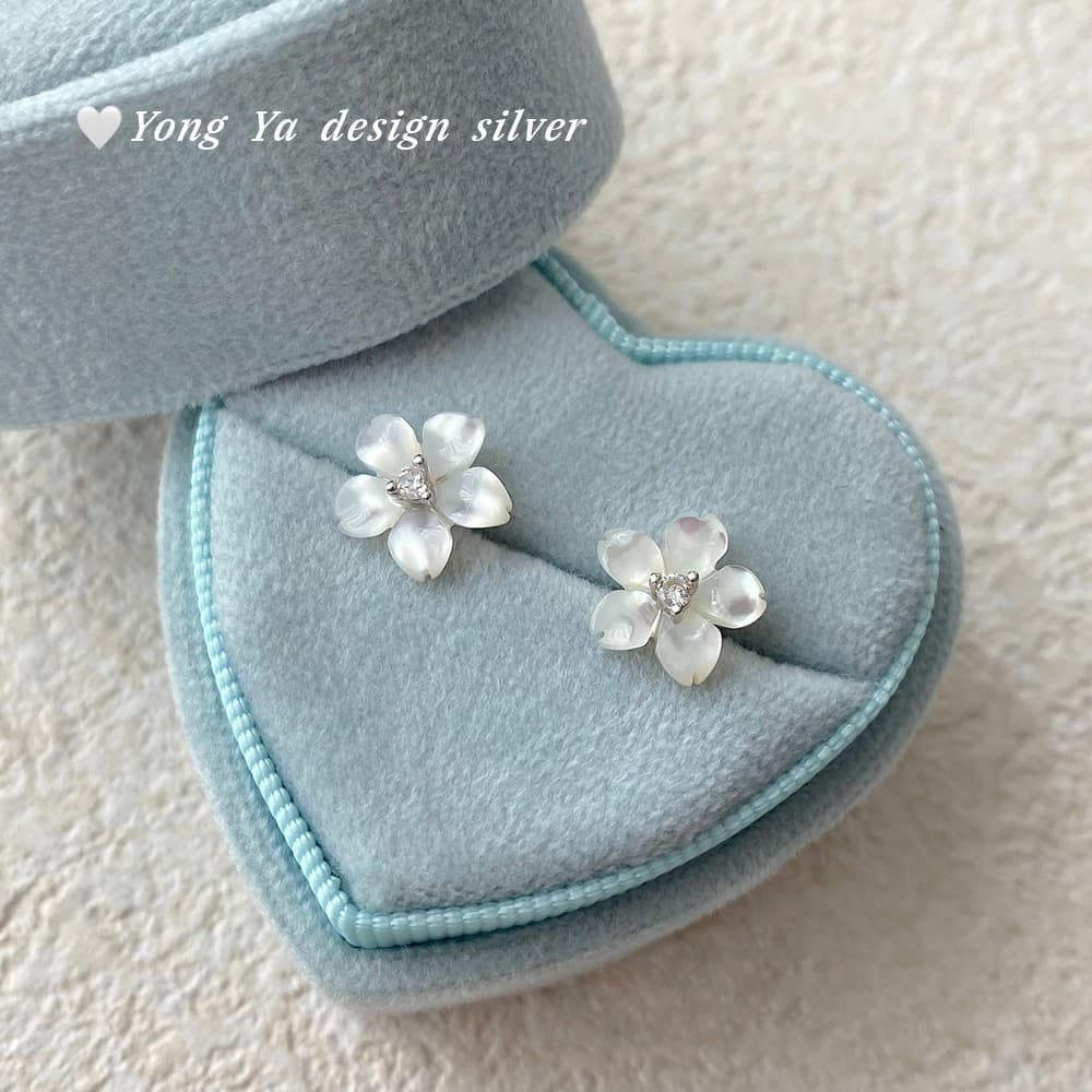 Sterling silver S925 white shell flower earrings, small fresh forest style, sweet temperament, cute and versatile design earrings dropshipping 1