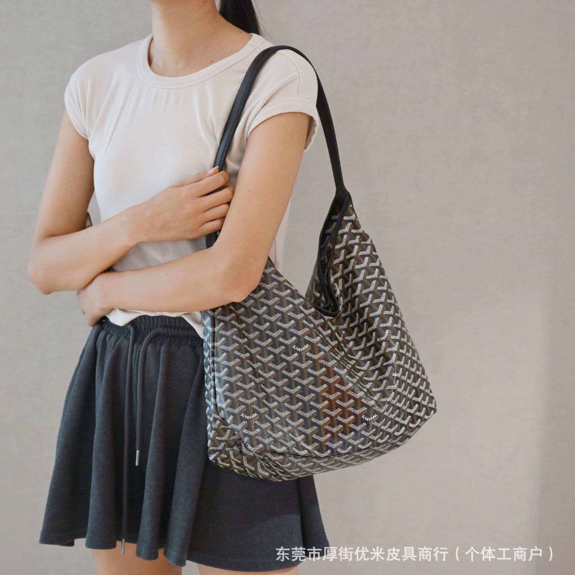 Youmi Leather Goods Co., Ltd. imported first-layer pebbled cowhide hobo underarm bag mother bag 1