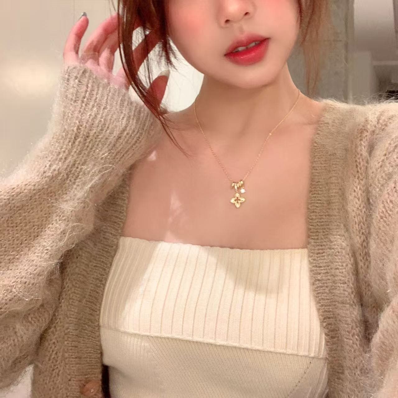 Gold shiny zirconium hollow four-leaf clover pendant necklace for women light luxury niche high-end sweater chain accessories long neck chain 5