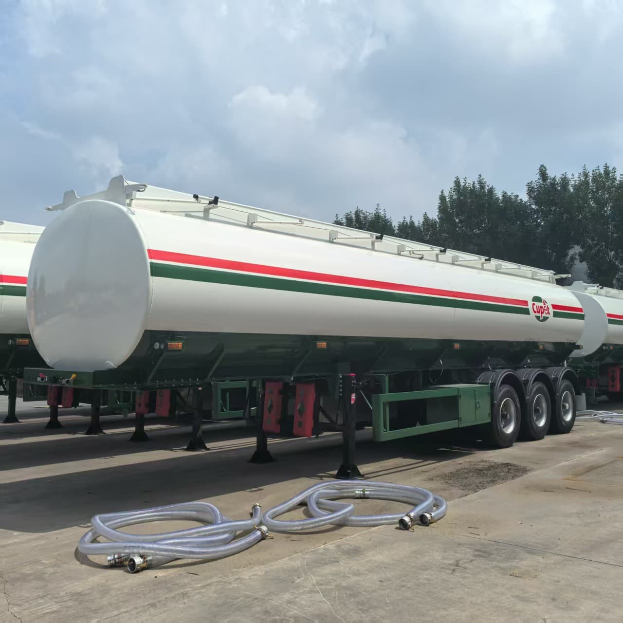 Cross-border self-sale of ordinary liquid semi-trailer tank trucks 35, 45, 55 cubic meters transport tank trucks 3