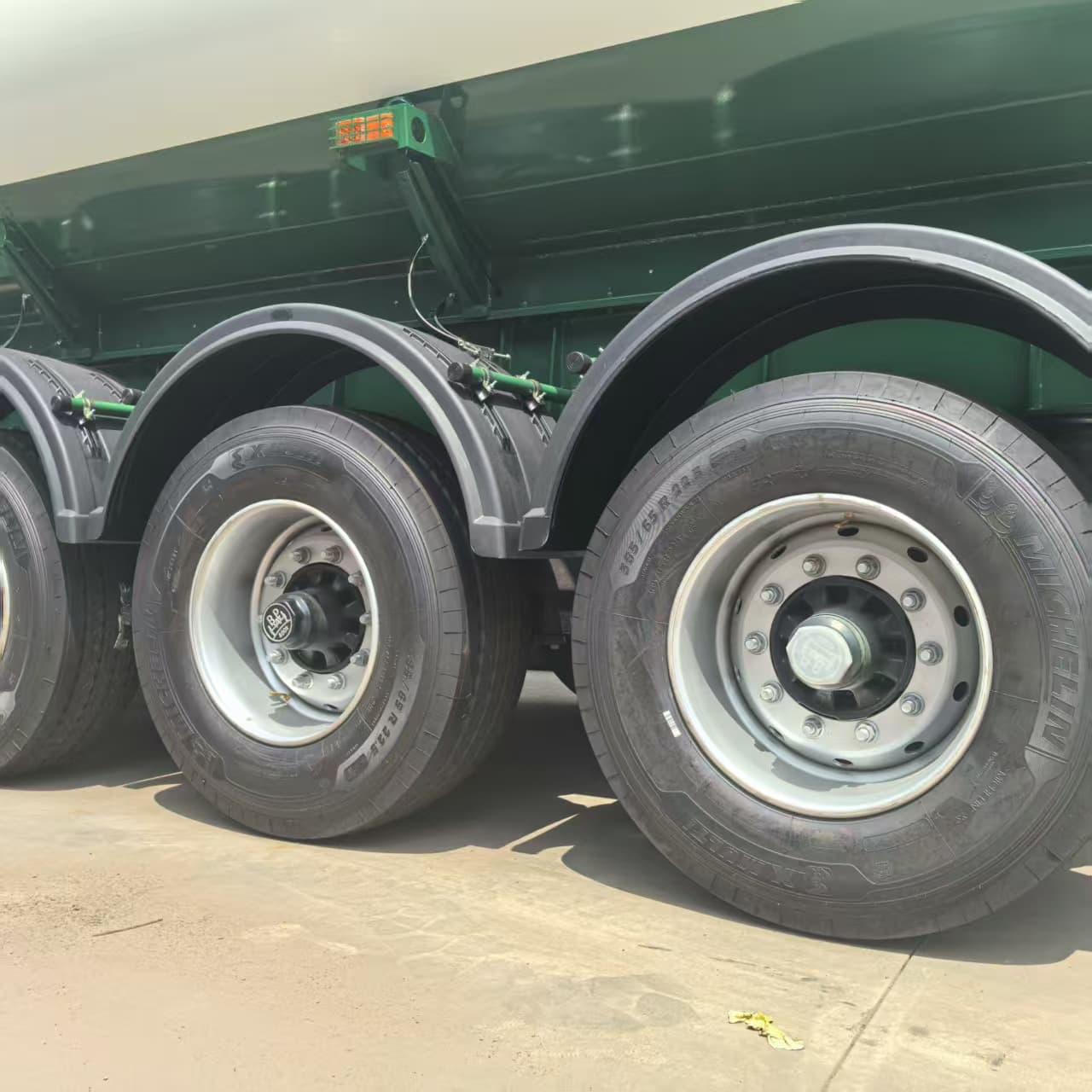 Cross-border self-sale of ordinary liquid semi-trailer tank trucks 35, 45, 55 cubic meters transport tank trucks 4