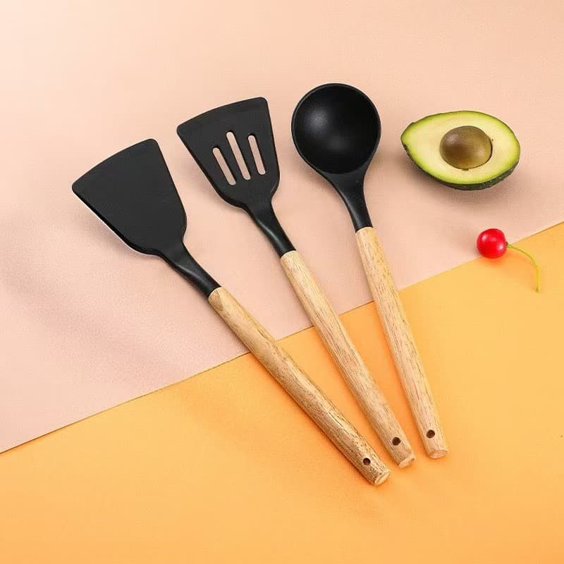 Silicone spatula, non-stick pot with wooden handle, three-piece set, food-grade high temperature resistant spoon, kitchen utensils, kitchen cooking spatula and spoon supplies 2