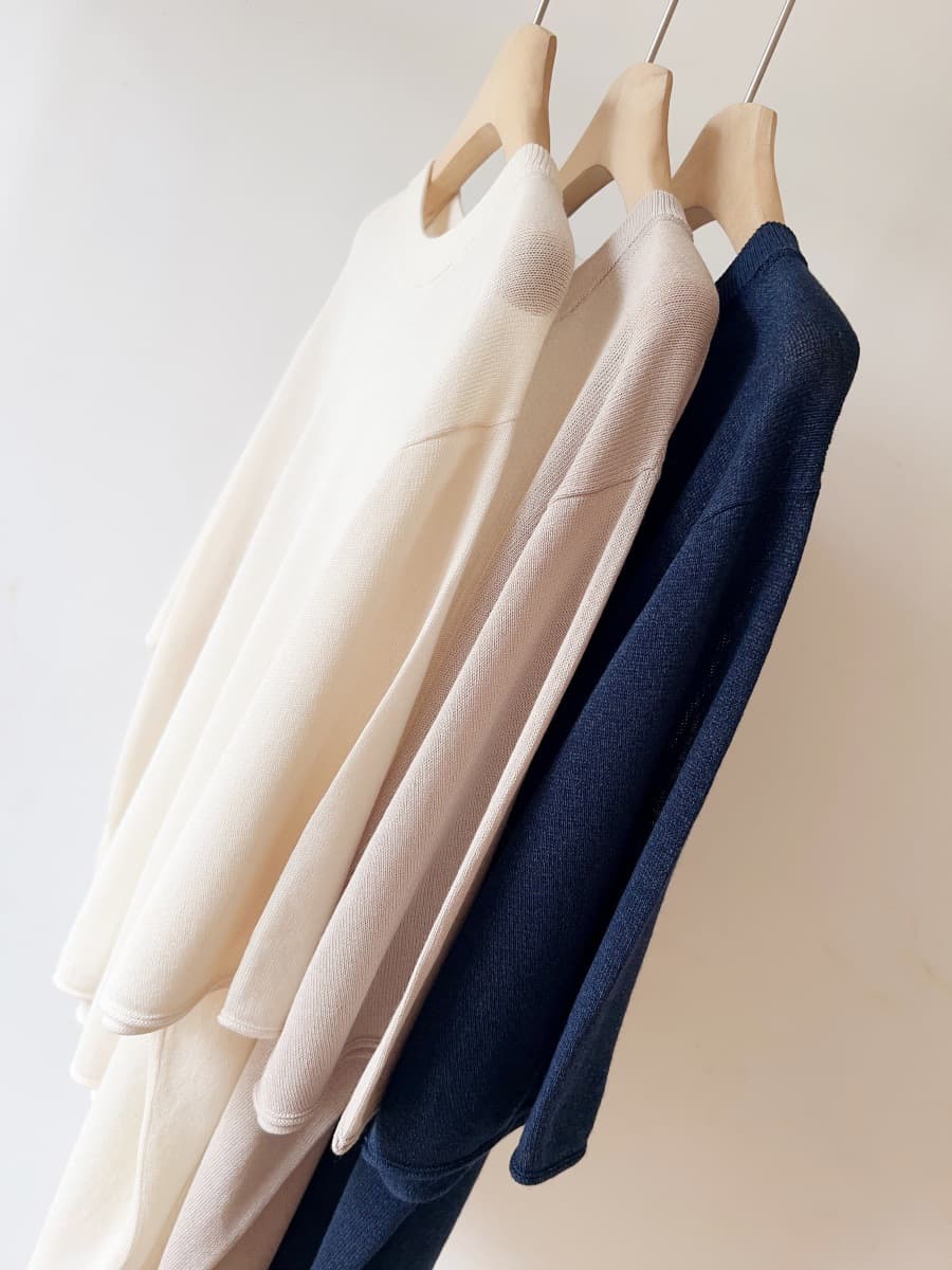 Minimalistic knitted sweater, shirt with a round collar, high-quality style, wide color palette 4