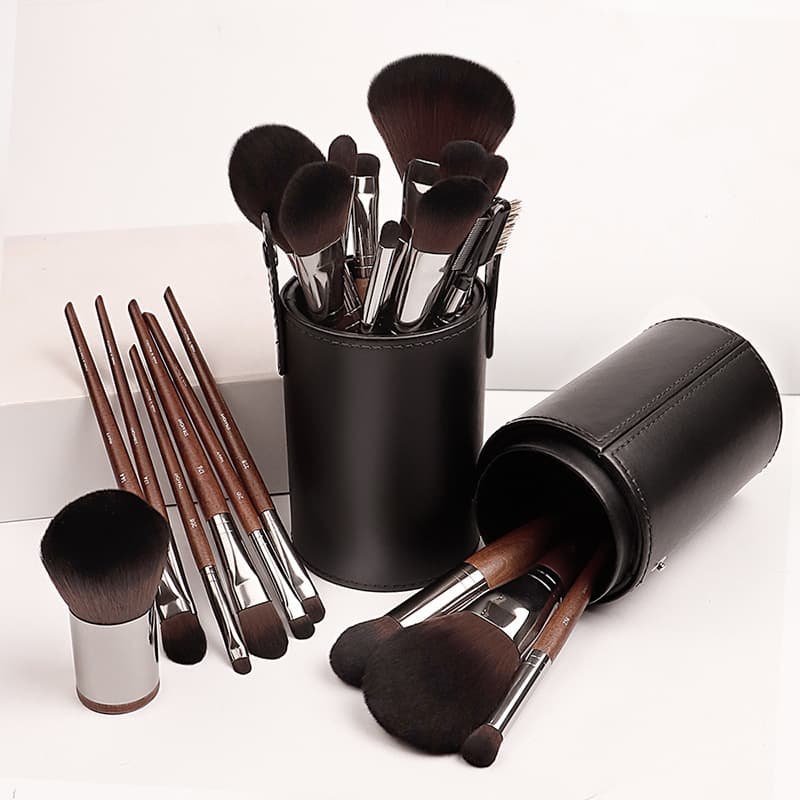 Brush, foundation, face blush for contouring 4