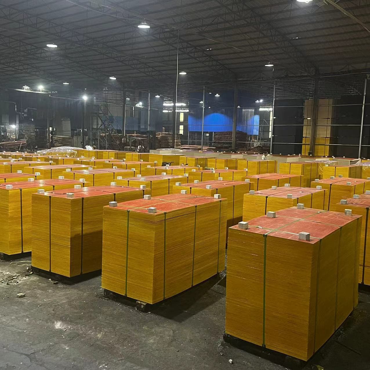 Guangxi red board building template engineering board multi-layer carpentry red board laminated board plywood construction site branch film wood board 2