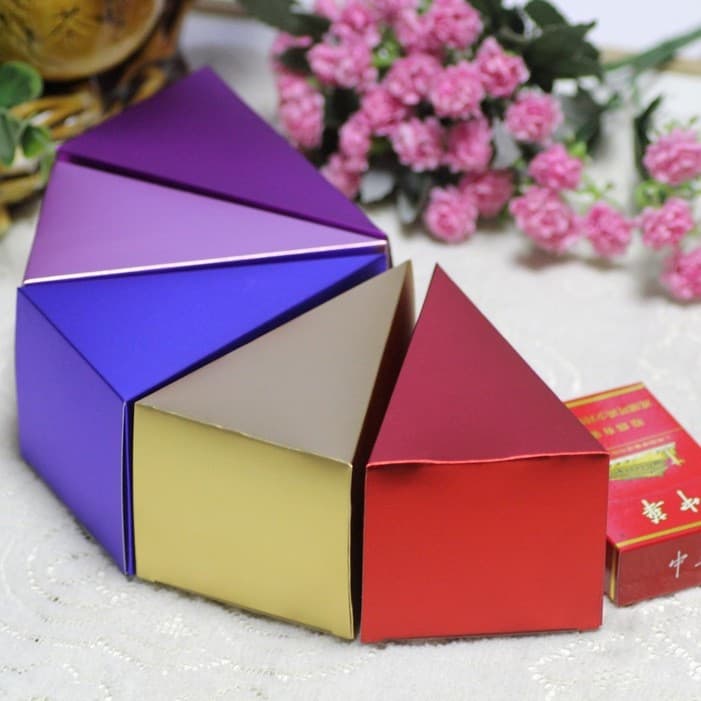 Classic large red aluminum foil triangle cake box gift box Creative wedding sugar box personalized cake box