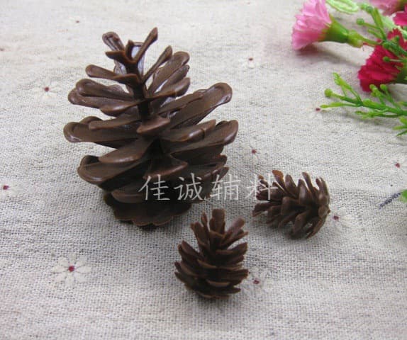 Plastic simulation pine cones Plastic large and small pine cones Christmas craft accessories DIY accessories 2-8.5CM 2