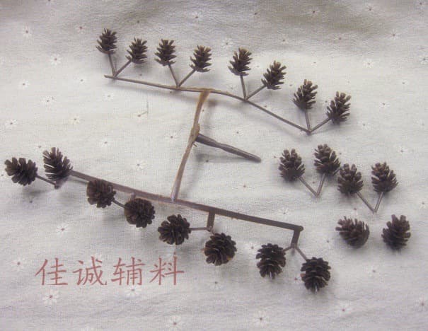 Plastic simulation pine cones Plastic large and small pine cones Christmas craft accessories DIY accessories 2-8.5CM 5