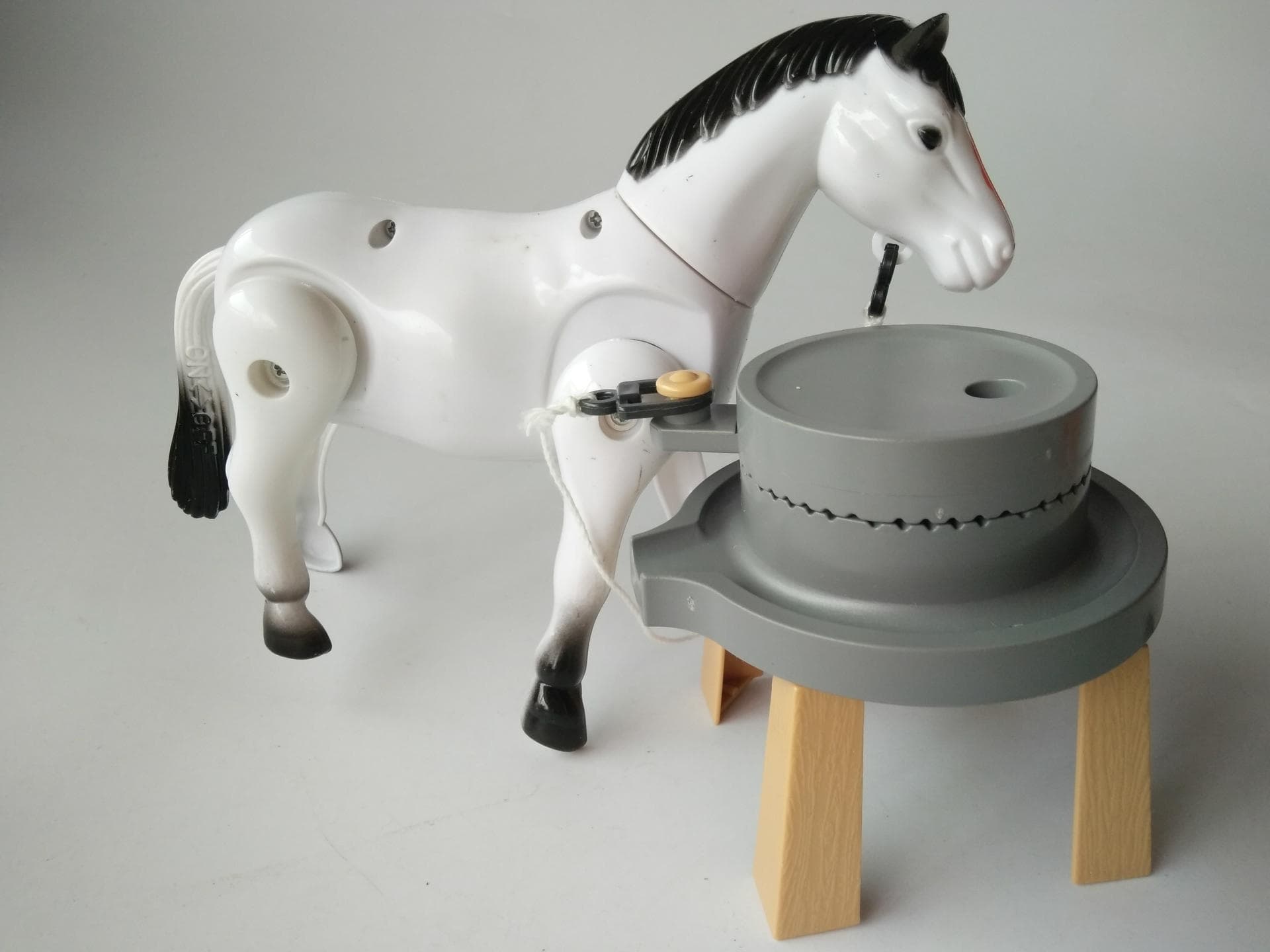 Electric pony, automatic small carpet charging, new collection 7
