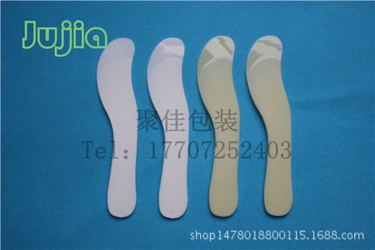 Manufacturer supplies hair removal cream with a scraper with a scrape and a hair removal removal cream auxiliary tool, a small assistant G03 5