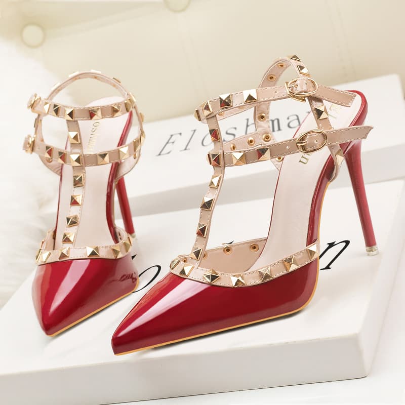 Sexy high heels for clubs and parties made of patent leather with studs, sandals, metallic color, European style 1