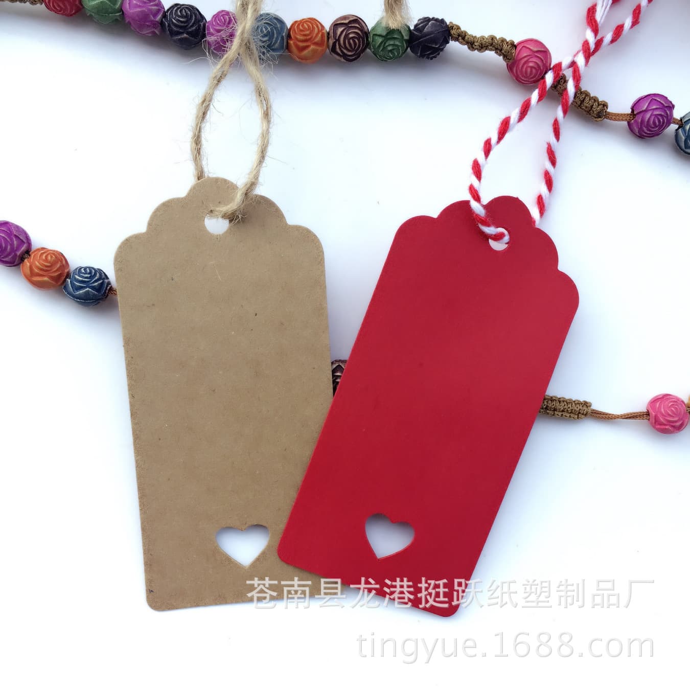 Spot wavy head flower head hollow love kraft paper hang tag universal high-end clothing hanger Valentine's Day wedding