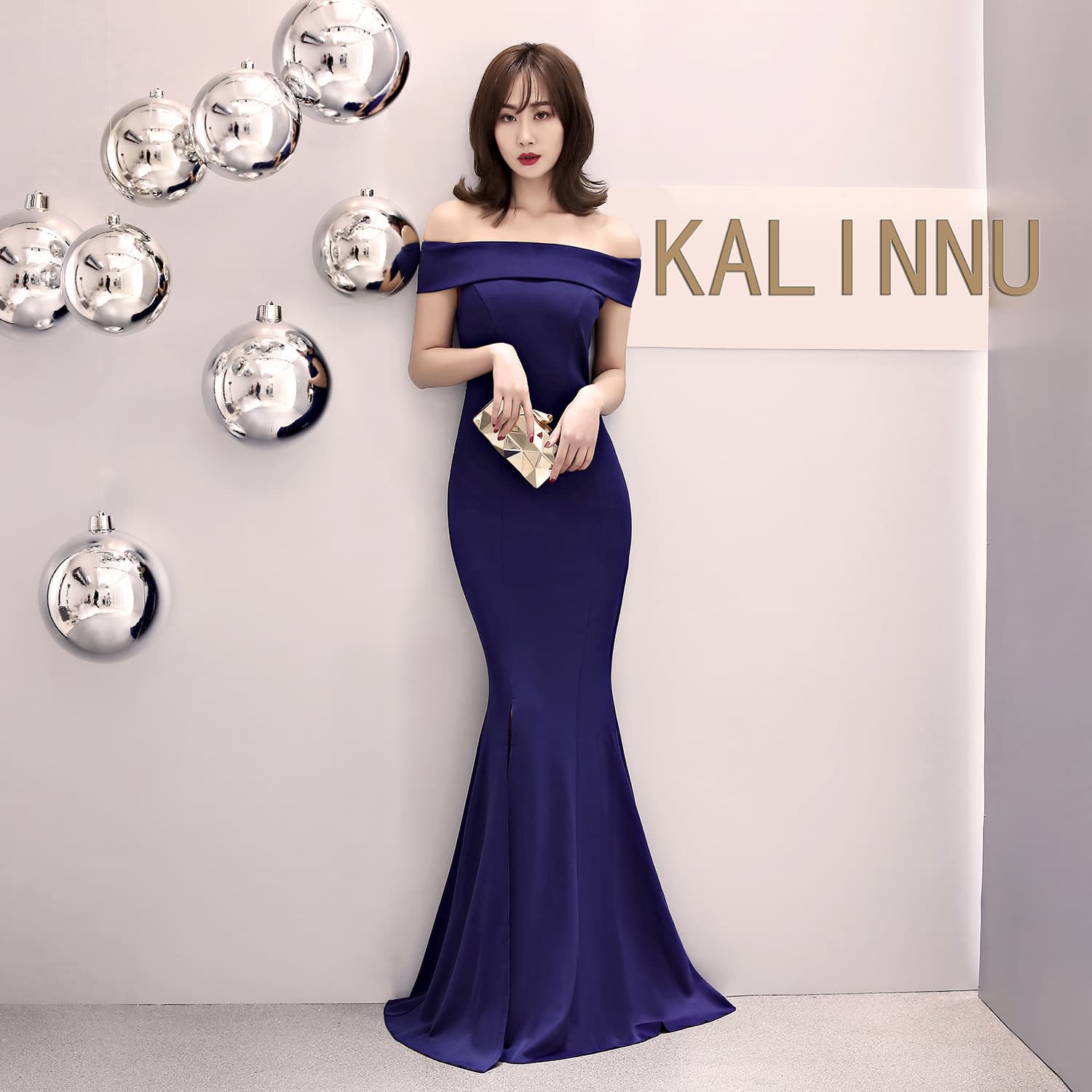 Autumn evening dress, long red elegant wedding dress for bride, "fish tail" cut, open shoulders