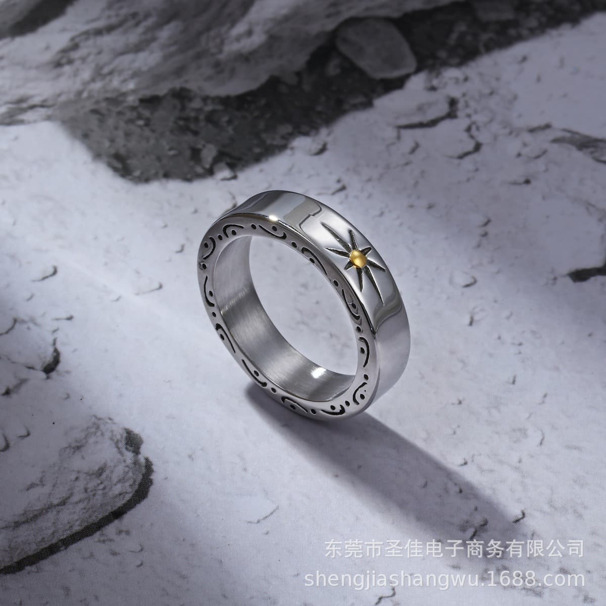 Retro fashionable ring stainless steel solar-powered, simple and elegant design, on index finger 2