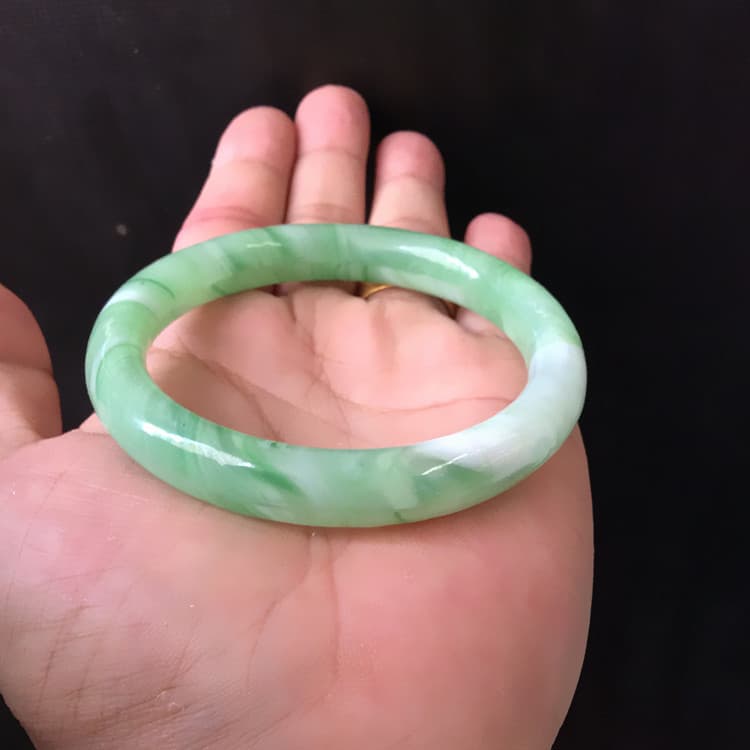 Running rivers and lakes stalls jade floor hot -selling new products ten yuan model jade bracelets to debt glass bracelets 3