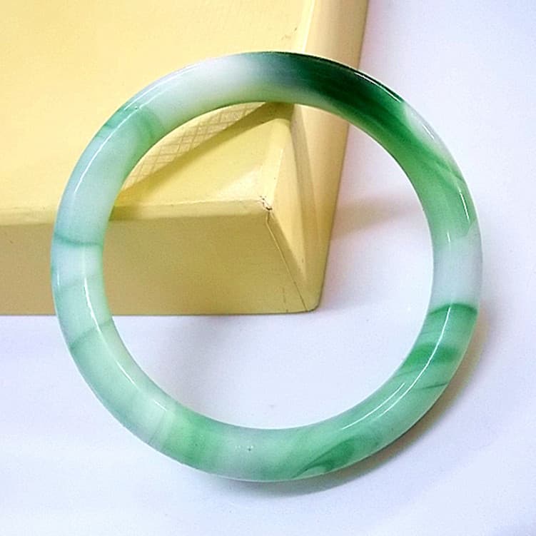 Running rivers and lakes stalls jade floor hot -selling new products ten yuan model jade bracelets to debt glass bracelets 1