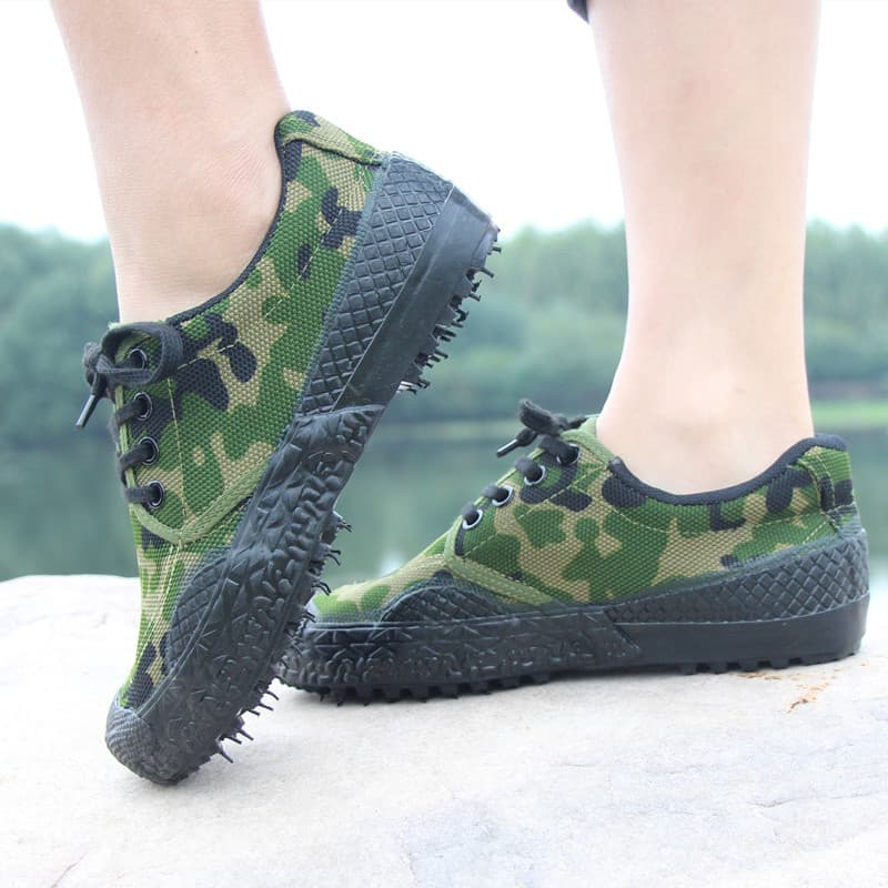 Outdoor labor insurance Liberation shoe and rubber shoe construction site migrant workers' site shoes dry living men and women wholesale laborers migrant shoes 2
