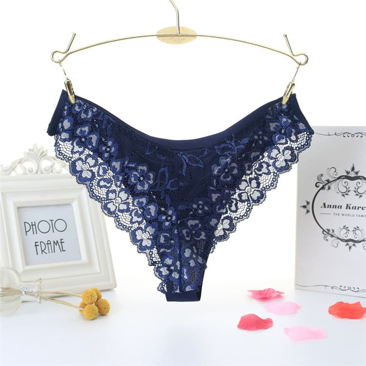 Hot -selling a piece of ice silk without trace women's underwear foreign trade luxury lace sexy beautiful hip cotton crotch pants 1526 5