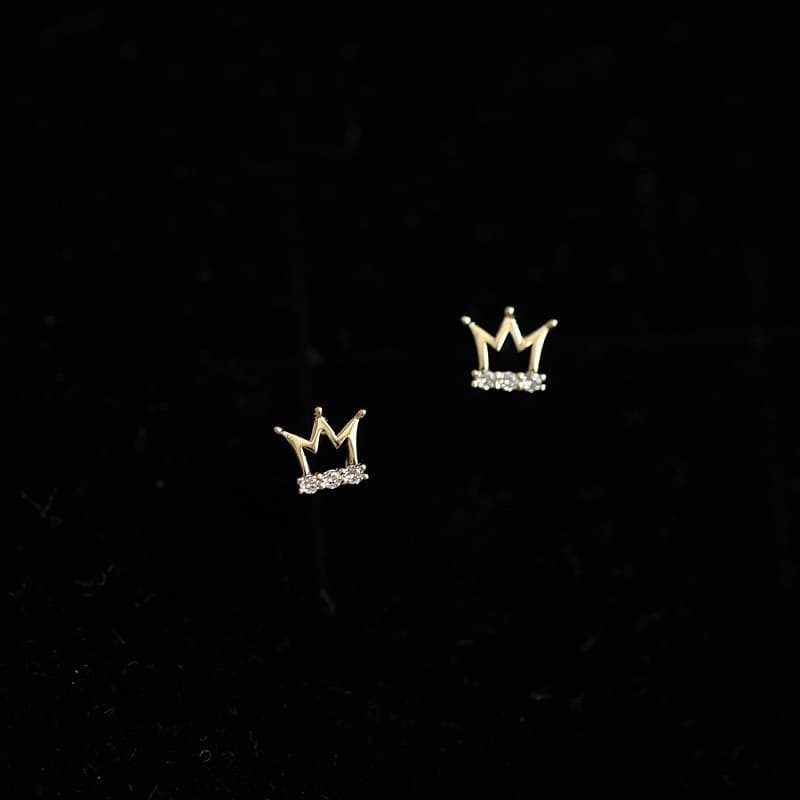 "Fairy Tale Island" mini crown earrings that don't need to be taken off when sleeping, 925 silver needle exquisite daily earrings