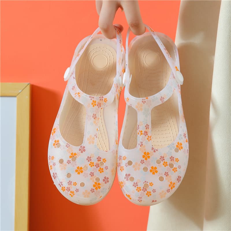 Fashionable Crocs-style slippers, sandals flat, beach footwear, women's mule, high-quality style, closed toe