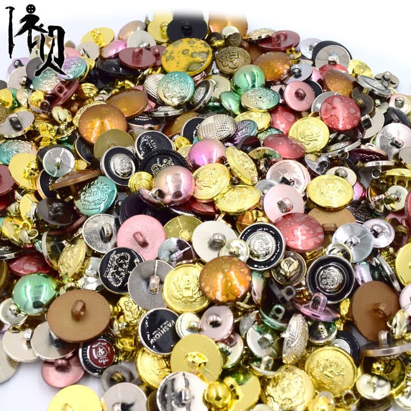 The bulk buttons are called plastic sizes mixed buttons, buttons, clear warehouse treatment of bulk buttons, calligraphy 1