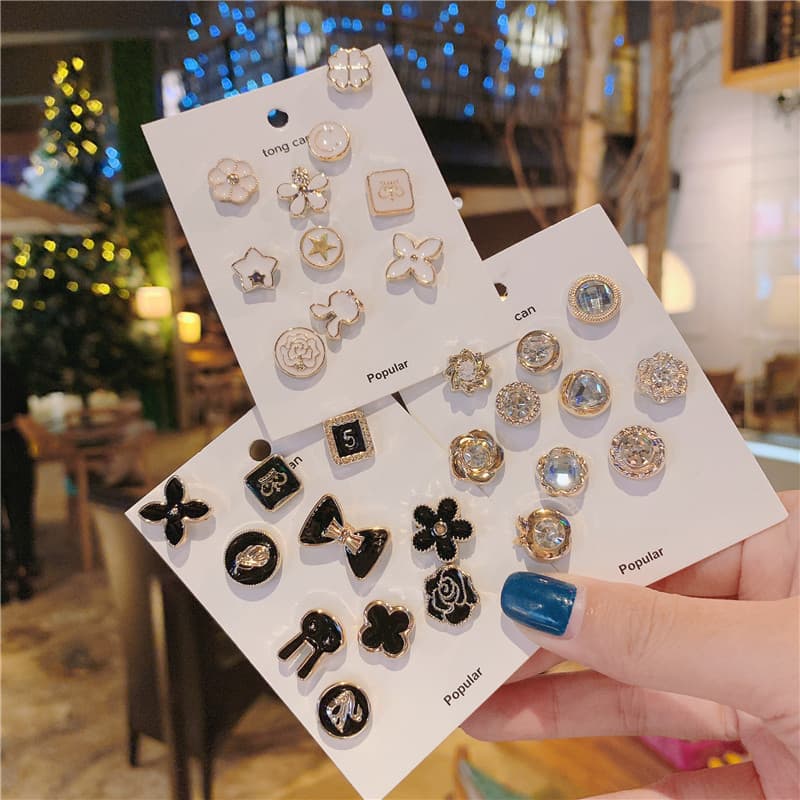 Brooch, pin, creative universal protective underware, Chanel style, clips included