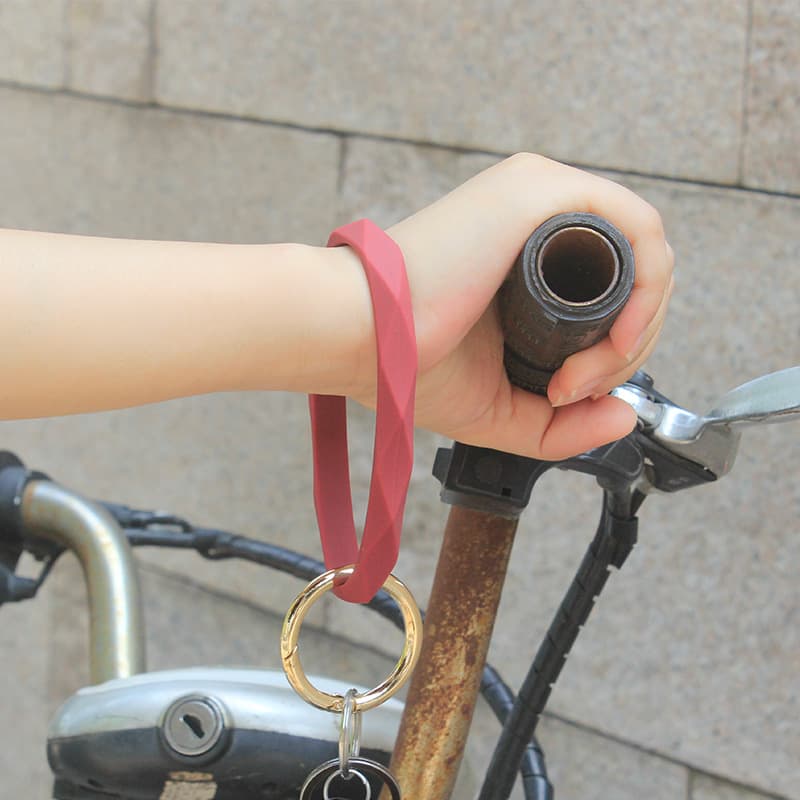 Silicone bracelet, golden keychain, car keys, accessory 3