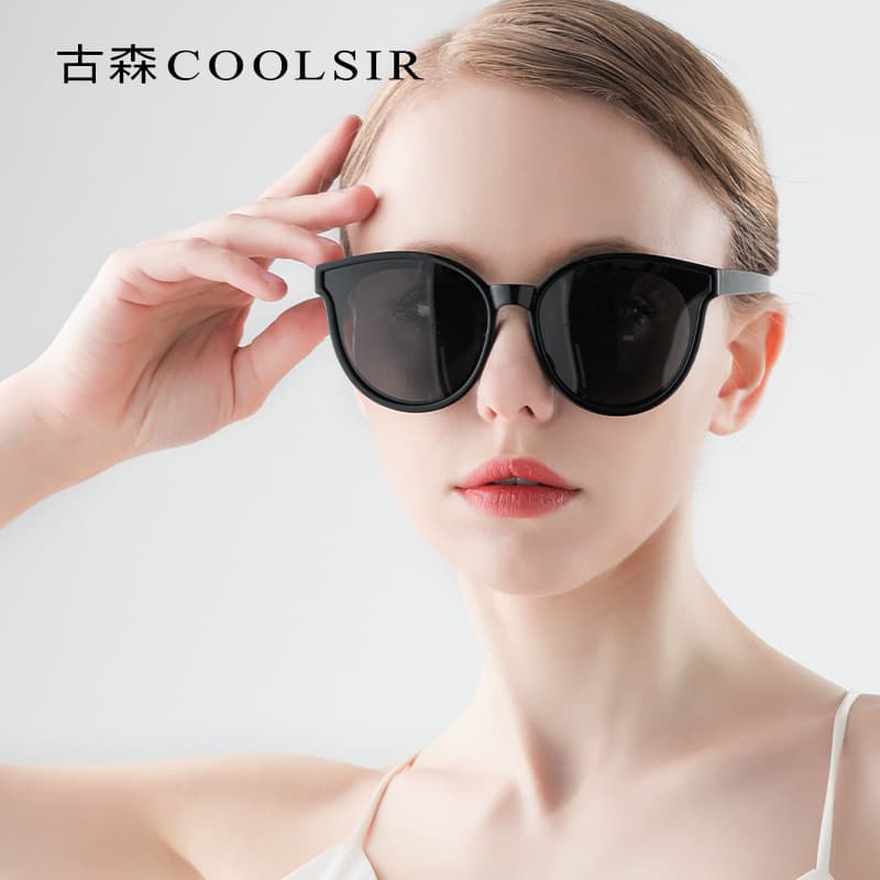 Fashionable sunglasses, glasses solar-powered, city style