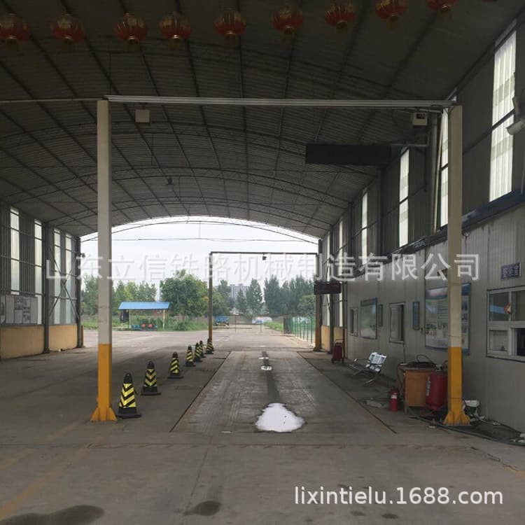 Vehicle outline size detector railway locomotive vehicle external outline size detection system
